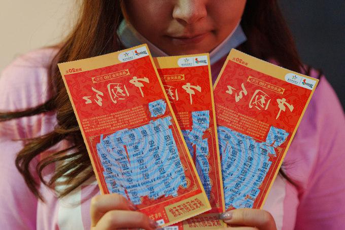 gioi-tre-trung-quoc-choi-xo-so-de-quen-di-kho-khan-tam-thoi-5